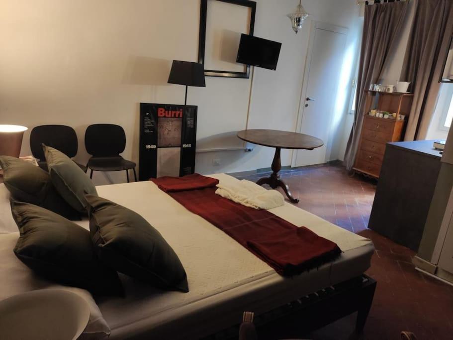 Lovely Portion Of Property Near Piazza Santo Spirito Florence Extérieur photo